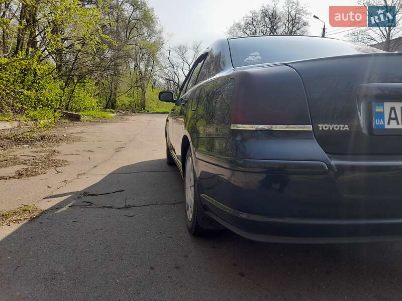 Седан Toyota Avensis 2003 в Запоріжжі