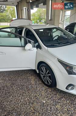 Седан Toyota Avensis 2012 в 