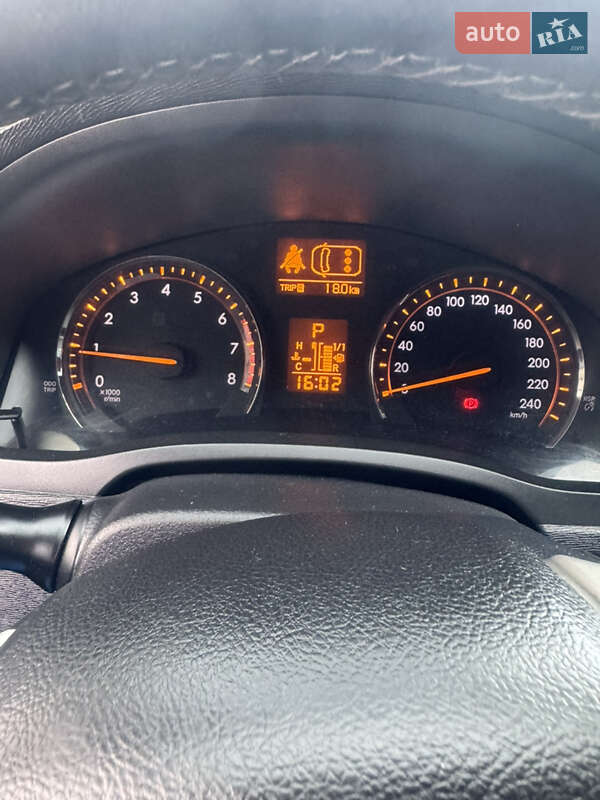 Седан Toyota Avensis 2011 в Чернигове