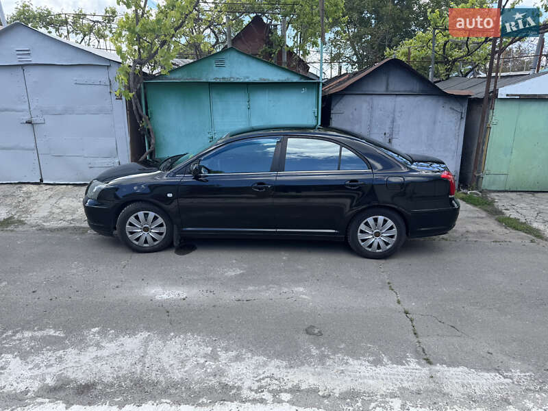 Седан Toyota Avensis 2004 в Черноморске