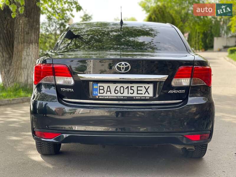 Седан Toyota Avensis 2012 в Кропивницком