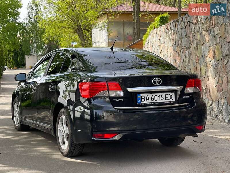Седан Toyota Avensis 2012 в Кропивницком