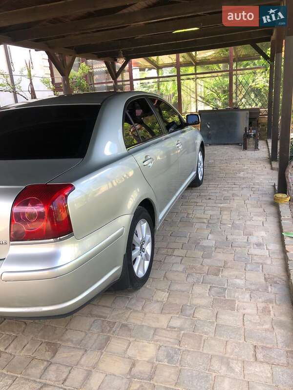 Седан Toyota Avensis 2005 в Миколаєві