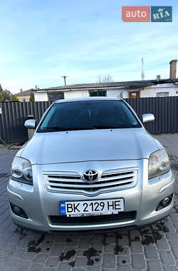 Седан Toyota Avensis 2007 в Рокитному