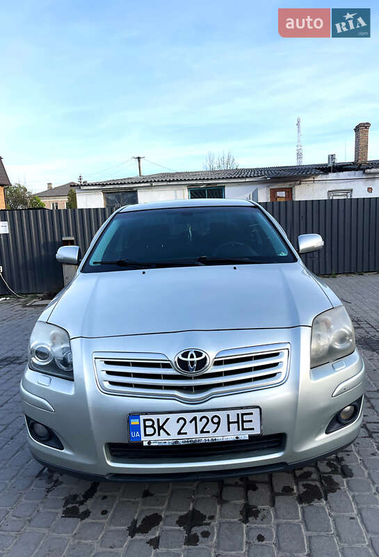 Седан Toyota Avensis 2007 в Рокитном
