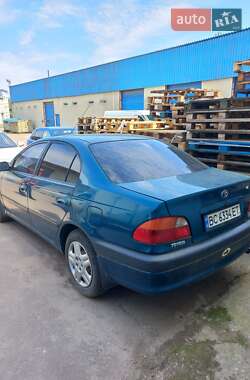 Седан Toyota Avensis 1997 в 