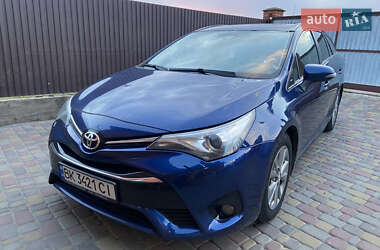 Универсал Toyota Avensis 2015 в Херсоне
