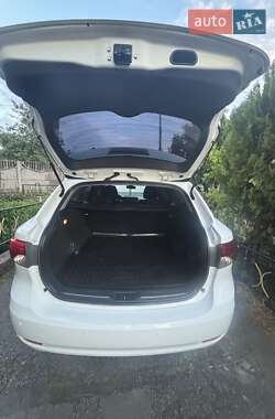 Універсал Toyota Avensis 2013 в 