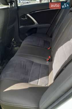 Седан Toyota Avensis 2012 в 
