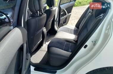 Седан Toyota Avensis 2012 в 