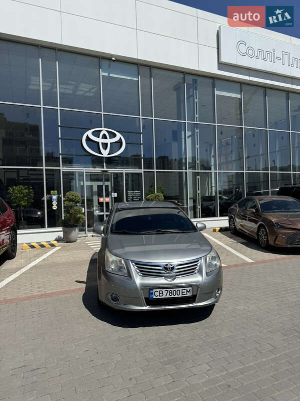 Седан Toyota Avensis 2011 в Чернигове