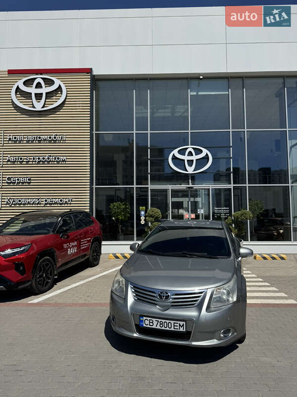 Седан Toyota Avensis 2011 в Чернигове