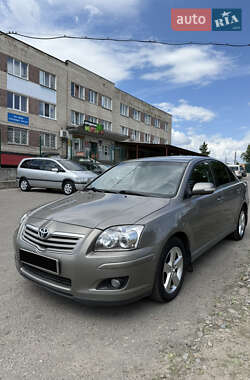 Седан Toyota Avensis 2006 в Сумах