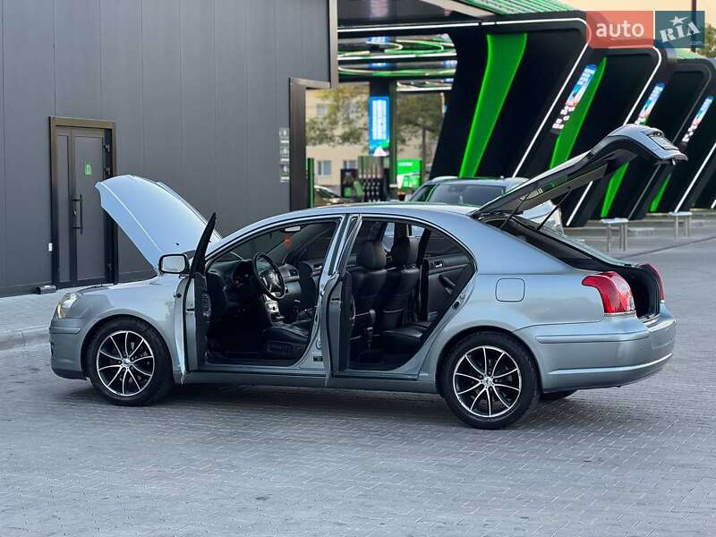 Ліфтбек Toyota Avensis 2008 в Одесі