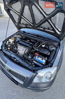 Седан Toyota Avensis 2004 в 