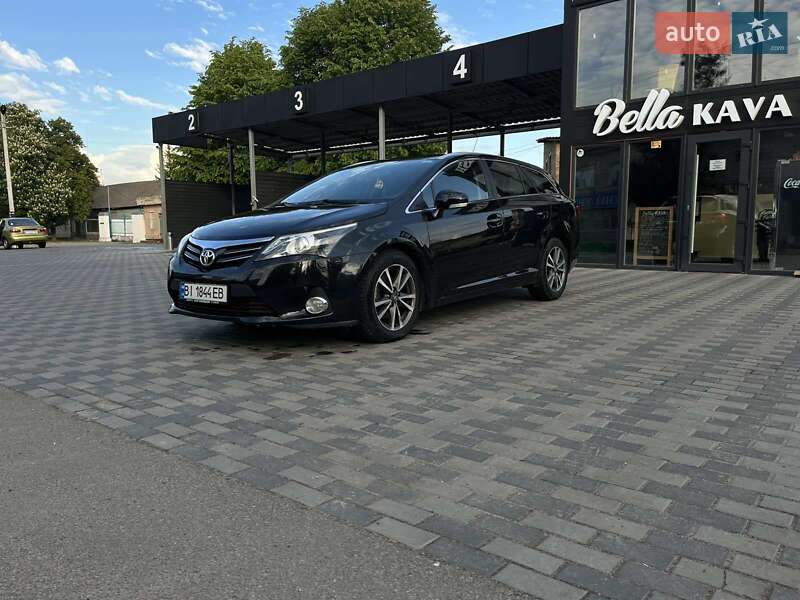 Універсал Toyota Avensis 2013 в Пирятині