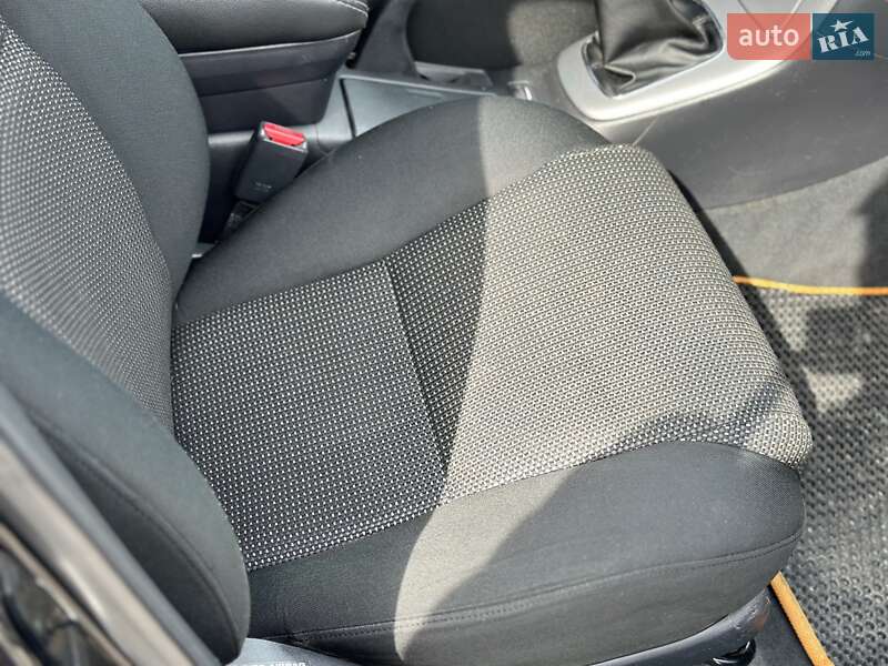 Седан Toyota Avensis 2007 в Киеве