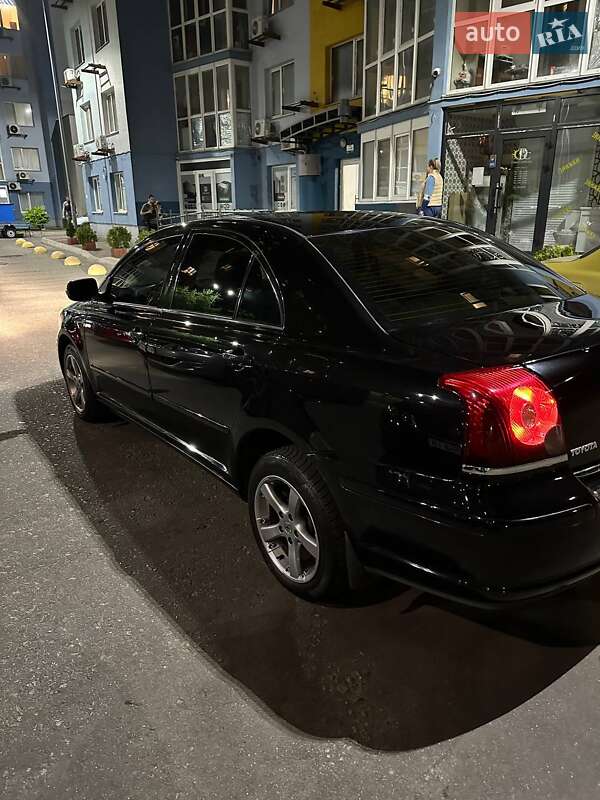 Седан Toyota Avensis 2007 в Киеве