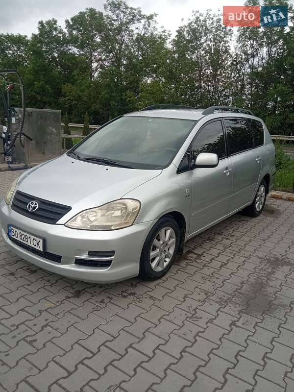 Мінівен Toyota Avensis 2005 в Тернополі