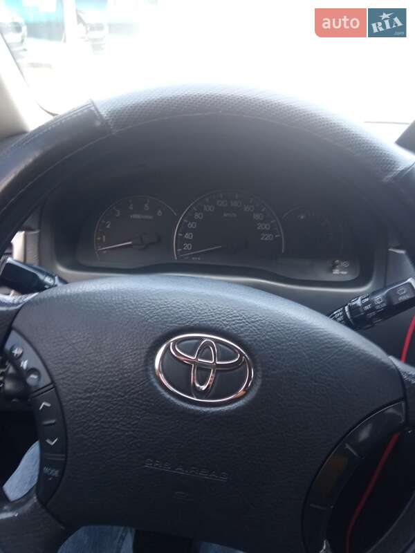 Мінівен Toyota Avensis 2005 в Тернополі