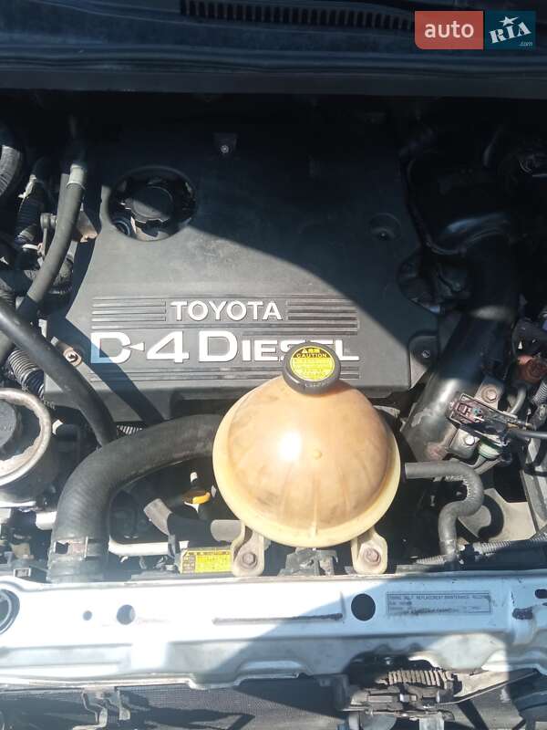 Мінівен Toyota Avensis 2005 в Тернополі