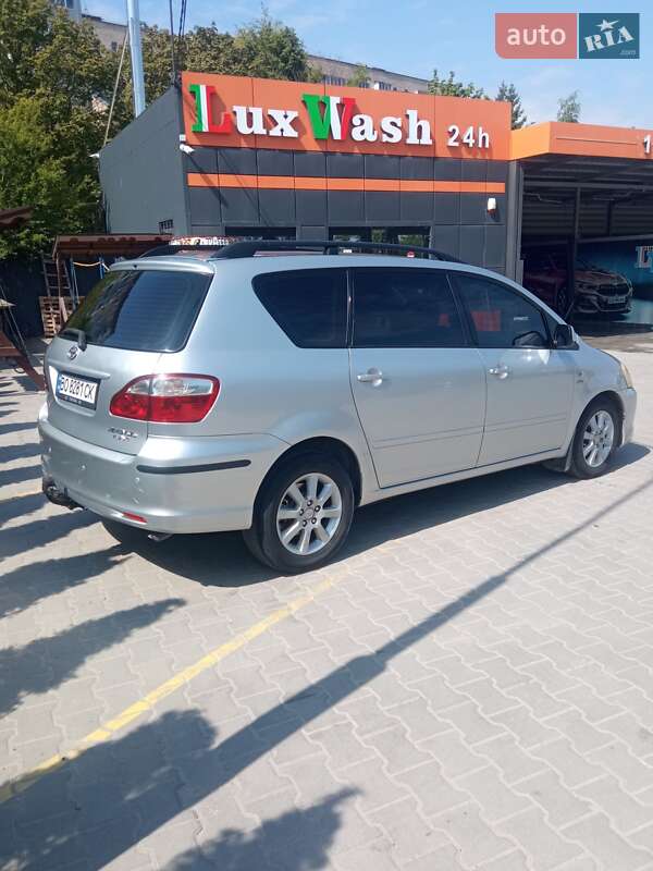 Мінівен Toyota Avensis 2005 в Тернополі