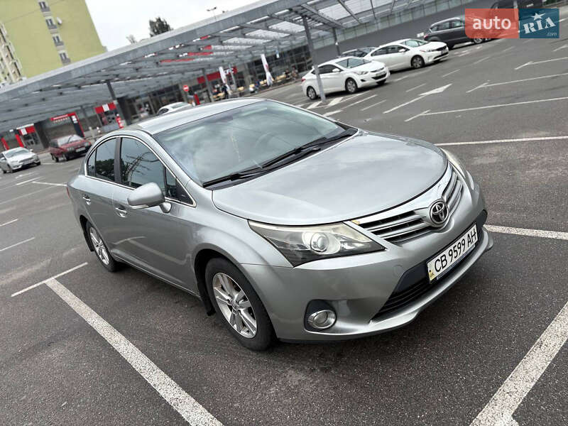 Седан Toyota Avensis 2012 в Києві