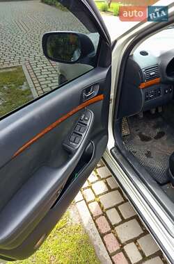 Седан Toyota Avensis 2006 в 