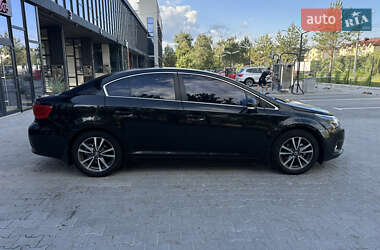 Седан Toyota Avensis 2012 в 