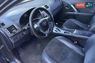 Седан Toyota Avensis 2012 в 