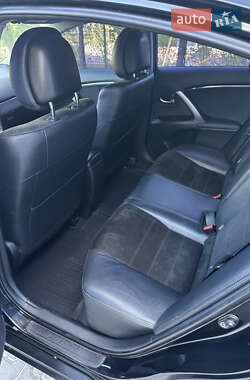 Седан Toyota Avensis 2012 в 