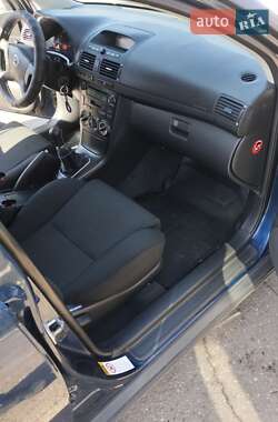 Седан Toyota Avensis 2006 в 