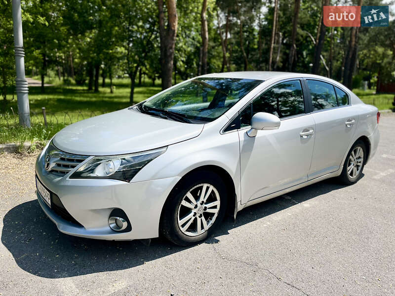 Toyota Avensis 2012