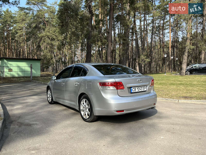 Седан Toyota Avensis 2012 в Чернігові