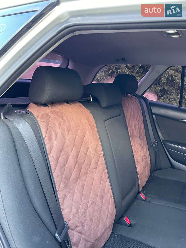 Универсал Toyota Avensis 2005 в Новой Ушице