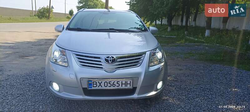 Универсал Toyota Avensis 2011 в Хмельницком