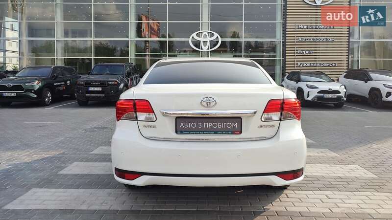 Седан Toyota Avensis 2014 в Киеве