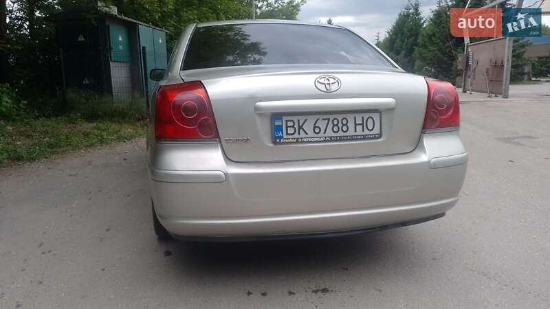 Седан Toyota Avensis 2004 в Бердичеве