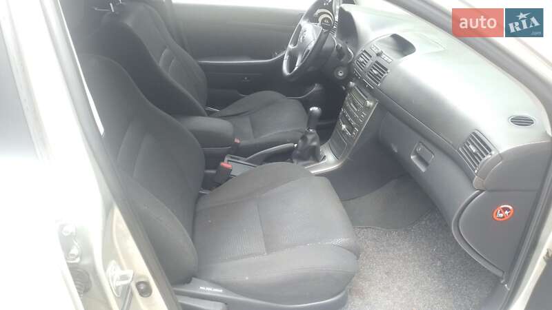 Седан Toyota Avensis 2004 в Бердичеве