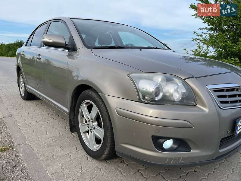 Седан Toyota Avensis 2006 в Львові