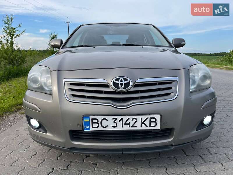 Седан Toyota Avensis 2006 в Львові