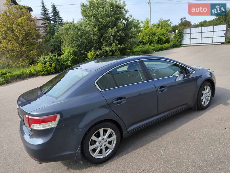 Седан Toyota Avensis 2010 в Нежине