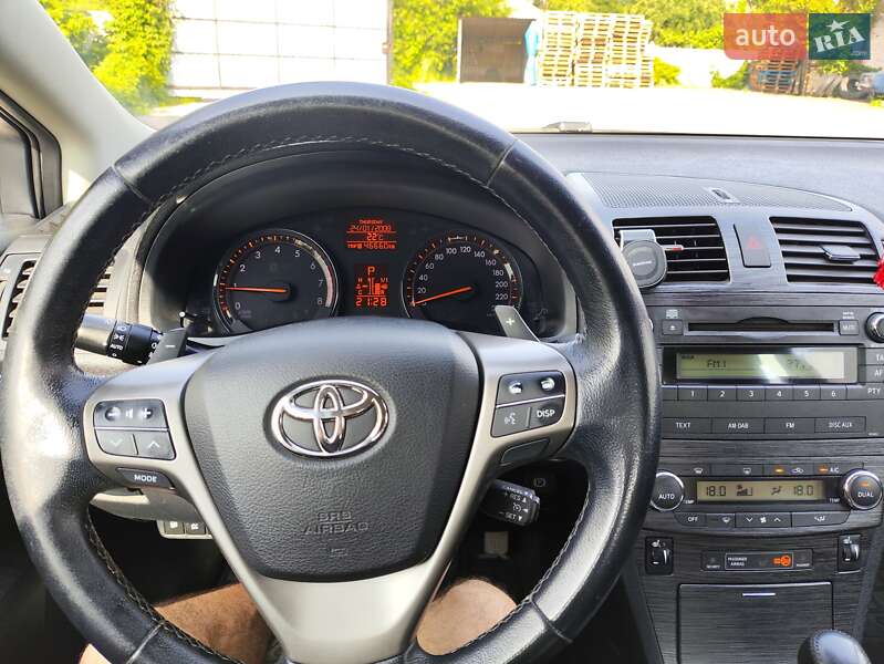 Седан Toyota Avensis 2010 в Нежине