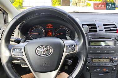 Седан Toyota Avensis 2010 в 