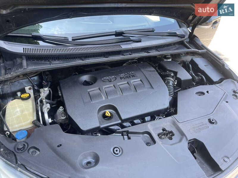 Седан Toyota Avensis 2011 в Одессе