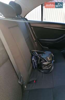 Седан Toyota Avensis 2005 в 