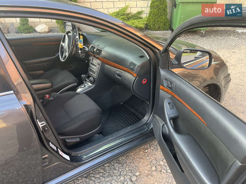 Седан Toyota Avensis 2008 в Івано-Франківську