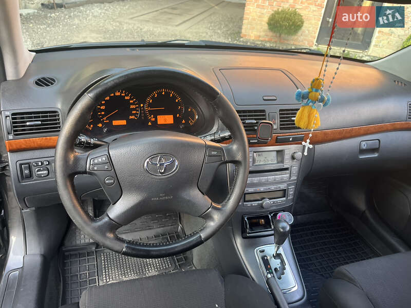 Седан Toyota Avensis 2008 в Івано-Франківську