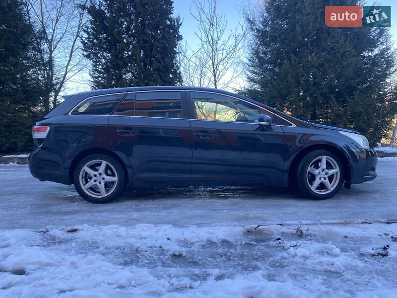 Универсал Toyota Avensis 2010 в Львове
