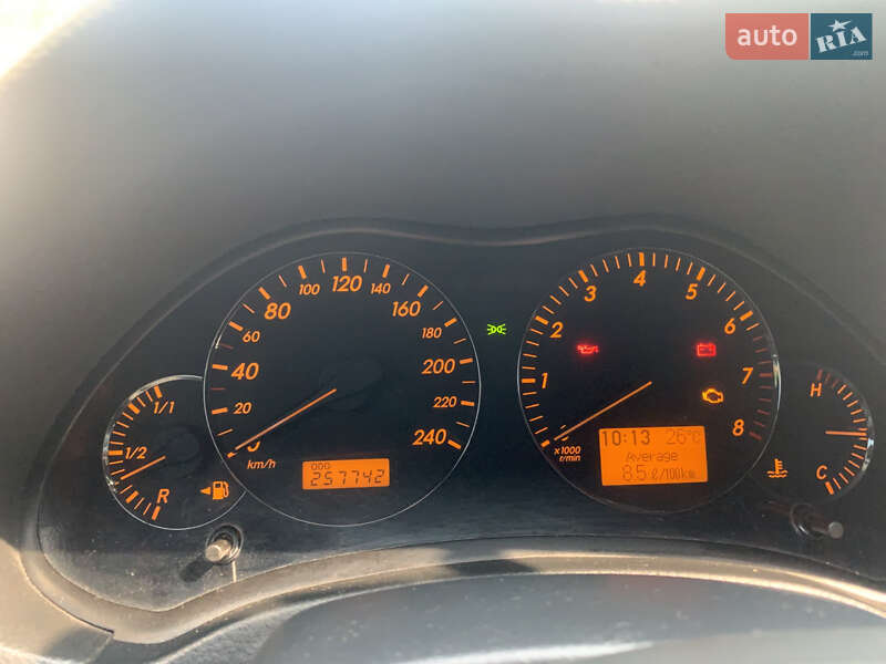 Седан Toyota Avensis 2006 в Виннице